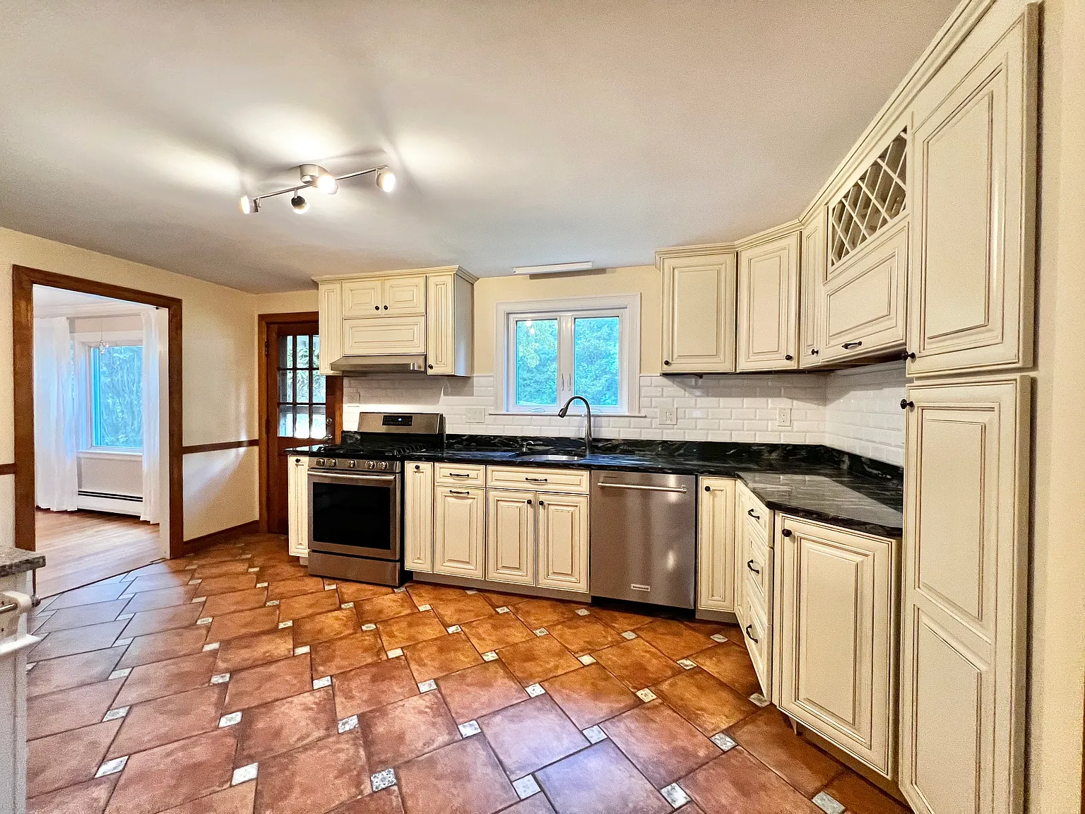 85 Alba Rd — Photo 2