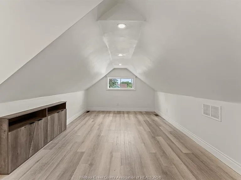 972 Wellington Ave #MAIN — Photo 16