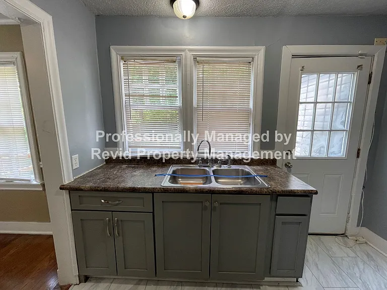 3560 Stuart Rd — Photo 9
