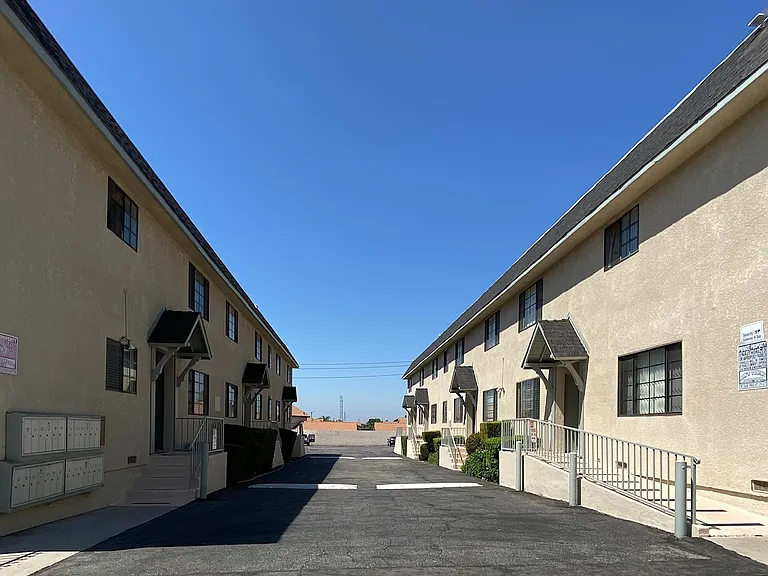13071 San Fernando Rd #1 — Photo 3
