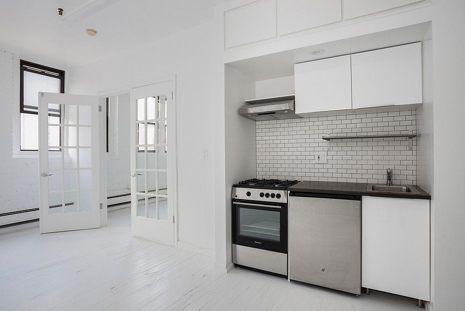2nd image of 10 Leonard St APT 6NE
