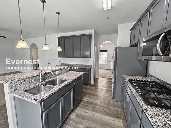 3rd image of 102 Ridgeway St