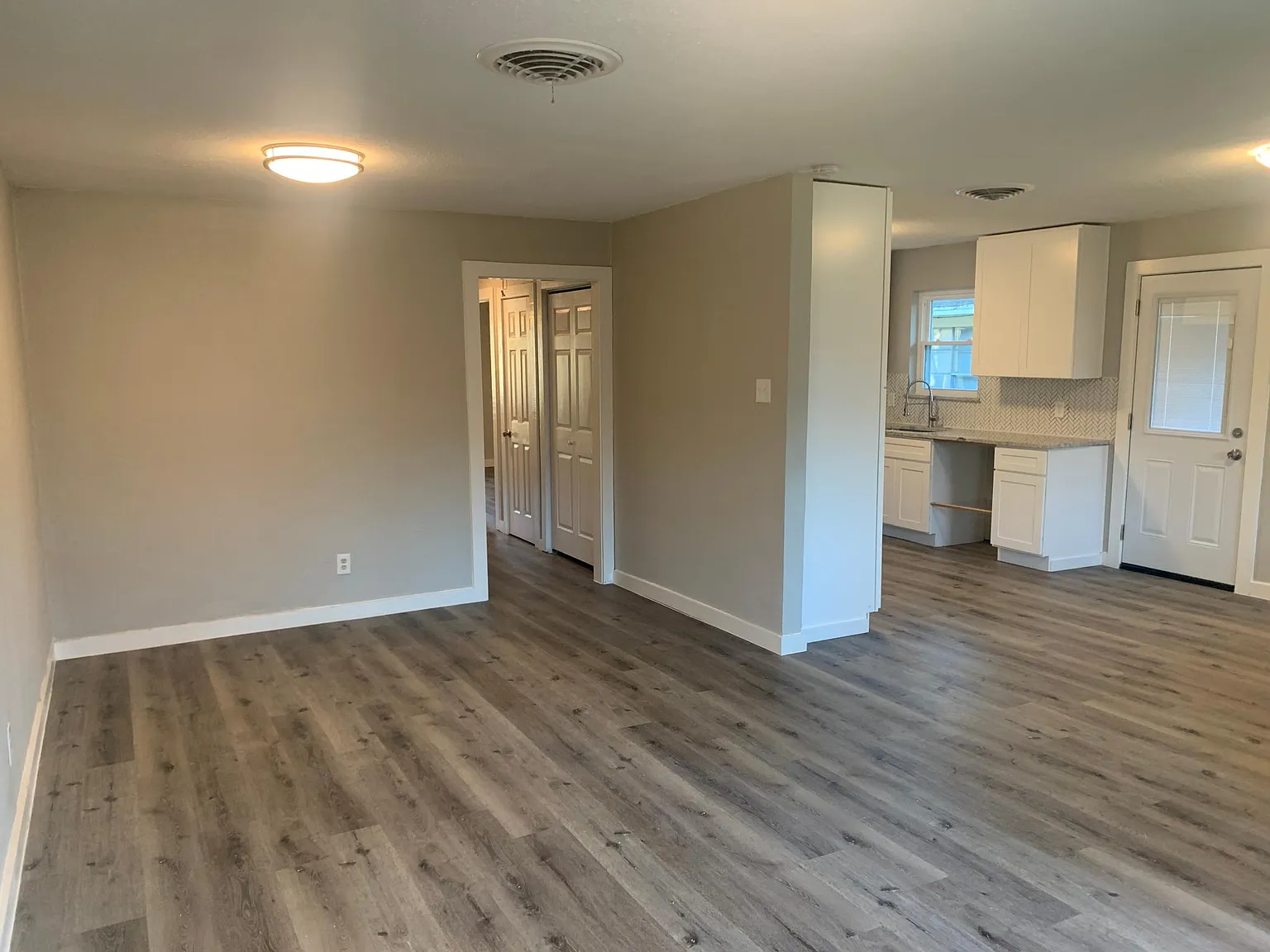 2 bed, 946 sqft, $1,750 — Photo 2