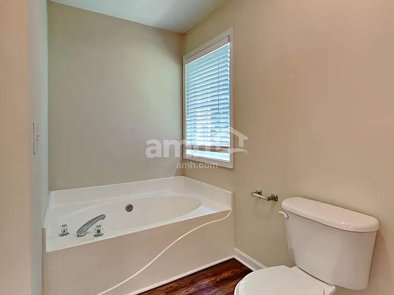 5745 Newnan Cir — Photo 12