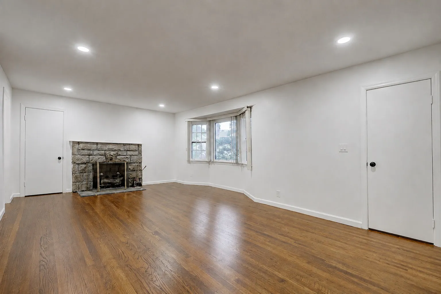 4 bed, $4,300 — Photo 2