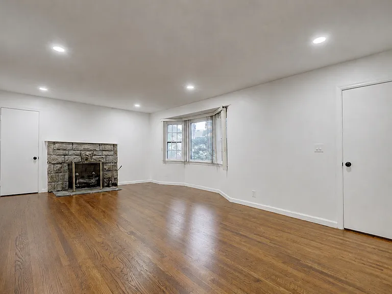 4-21 Saddle River Rd #1 — Photo 2
