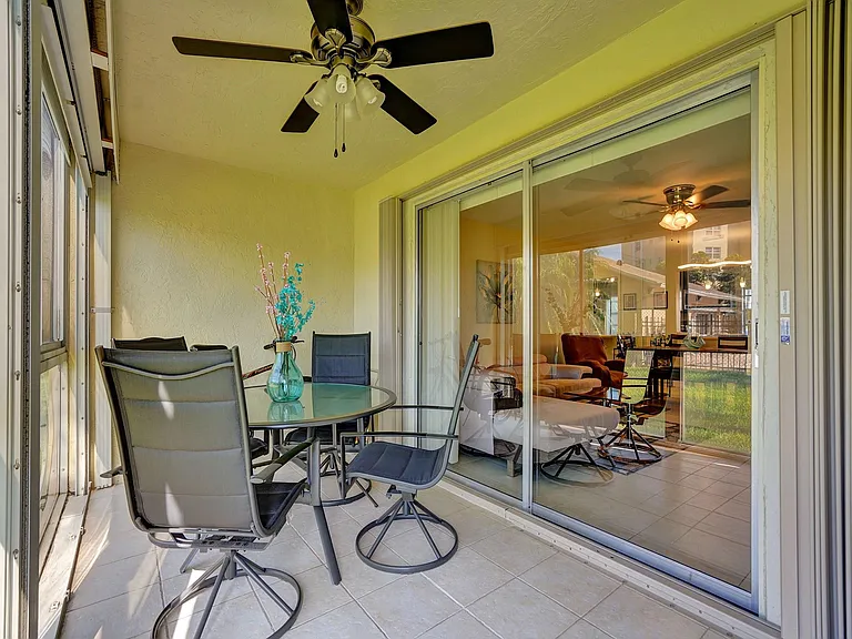 401 SE 3rd St #107 — Photo 8