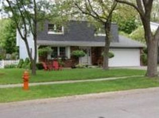 1545 Towhee Ln, Naperville, IL 60565