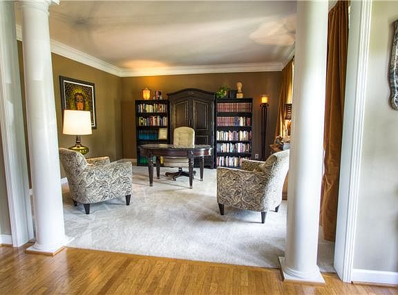 2nd image of 3013 Oxford Glen Dr