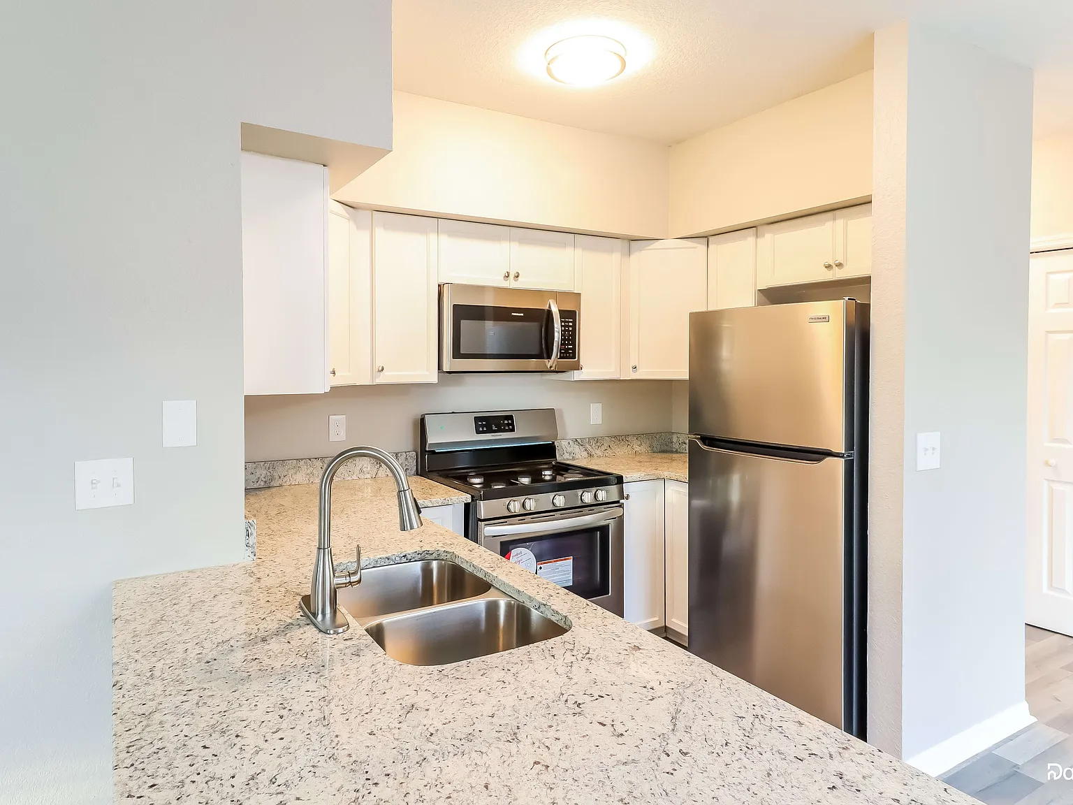 3 bed, 2.0 bath, 1449 sqft, $2,025 — Photo 3