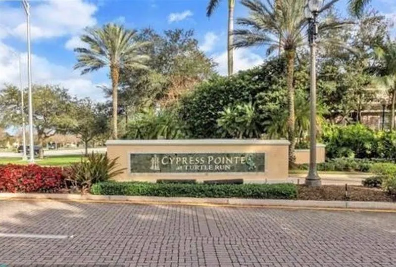 2 bed, 2.5 bath, 1268 sqft, $2,550 — Photo 2