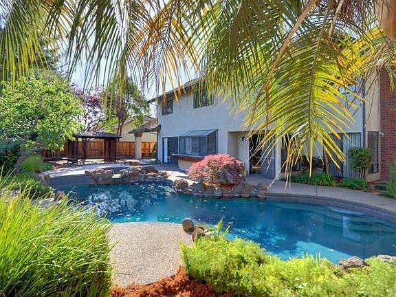 4th image of 9137 Shady Hollow Way