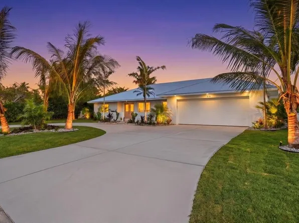 618 Gladstone Ln, Holmes Beach, FL 34217