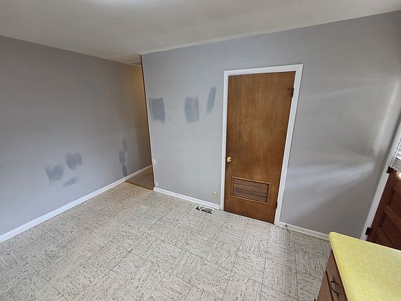 5th image of 5869 W Morris St