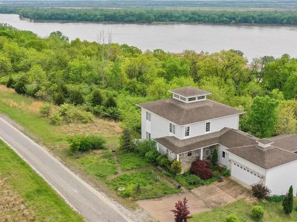 698 Quarry Rd, Golden Eagle, IL 62036