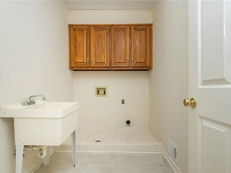 830 Cramac Dr — Photo 35