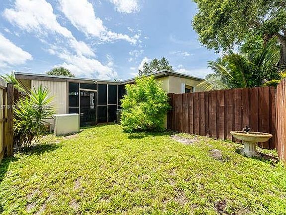 5th image of 3309 SW 16th St