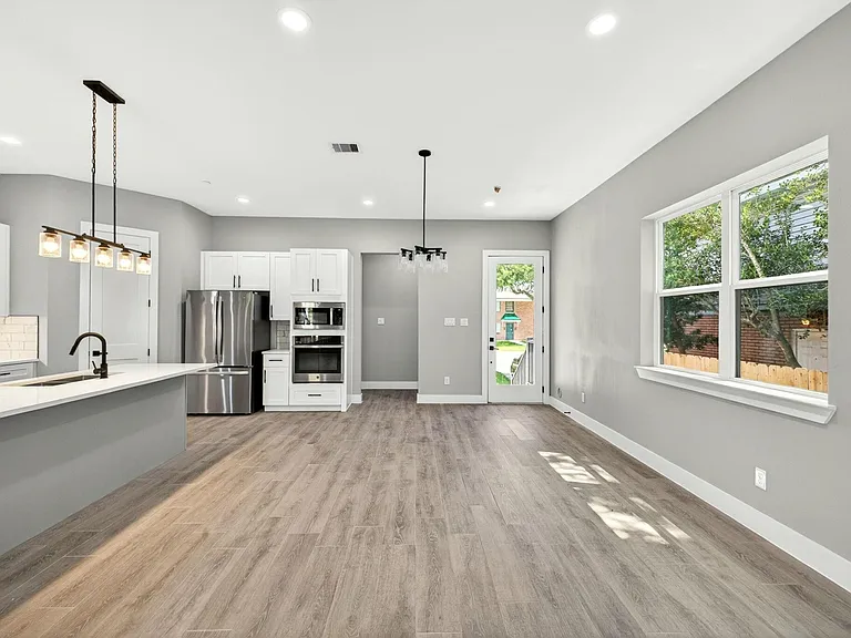 4517 Larch Ln — Photo 8