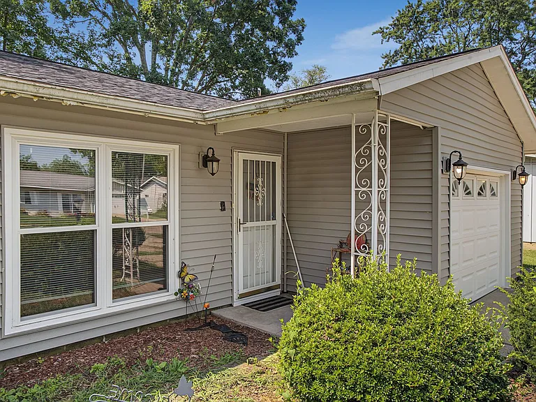 2509 Sheridan Dr — Photo 1