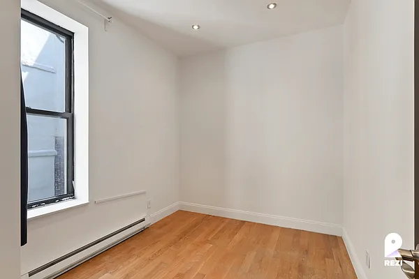 Rented by REZI | media 15