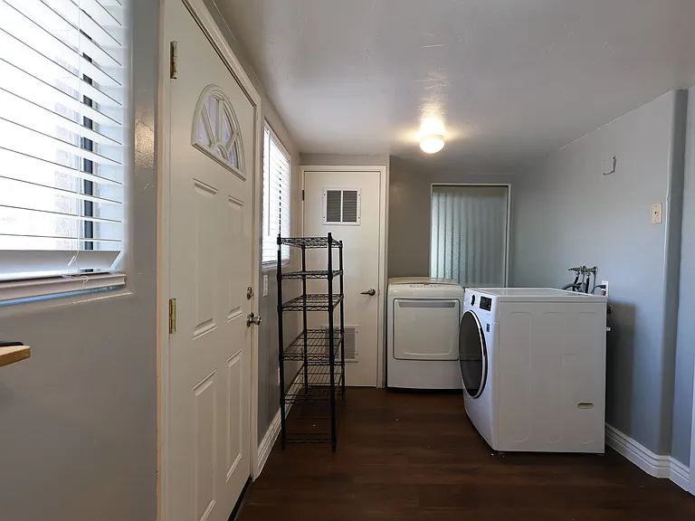615 E Waverly St — Photo 10