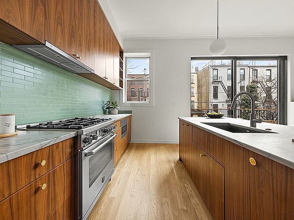 4th image of 426 8th St