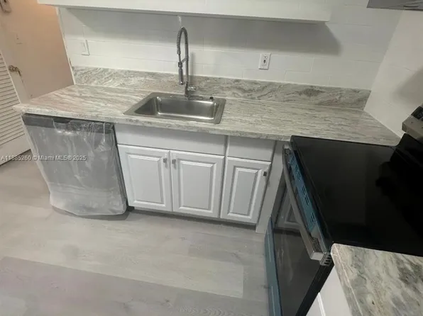 1120 102nd St APT 15, Bay Harbor Islands, FL 33154