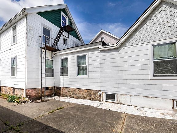 3rd image of 6 Parry Ave #2