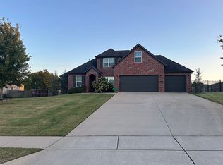 2511 Riverwater Ln, Fayetteville, AR 72703