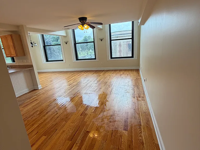 116 Center St — Photo 10