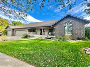 500 Crawford Ct, Vermillion, SD 57069
