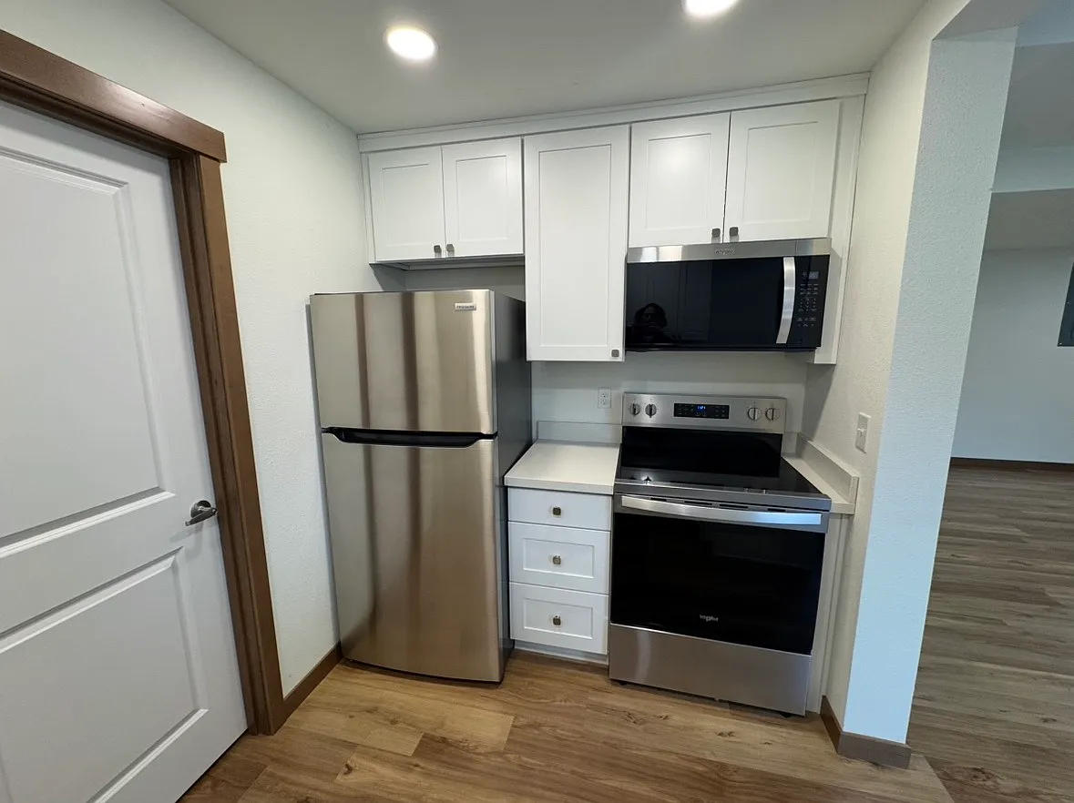 2 bed, 900 sqft, $2,300 — Photo 2