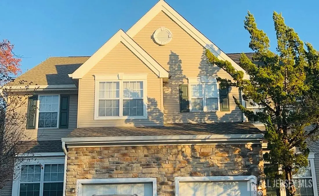 1301 Dahlia Cir photo 1