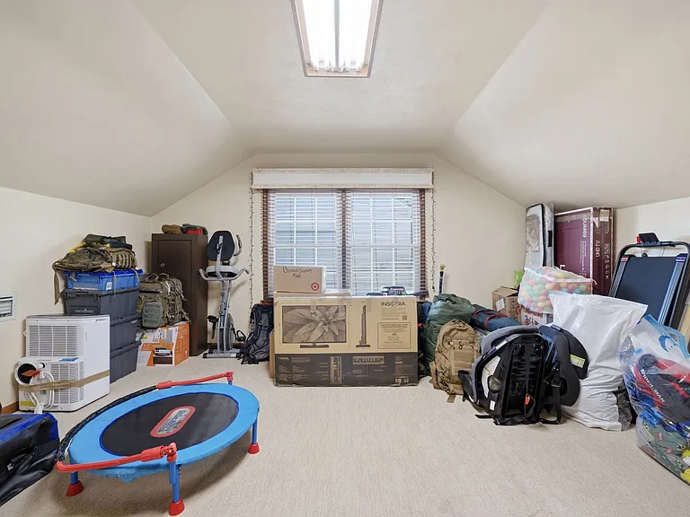 368 Gainsborough Rd — Photo 22