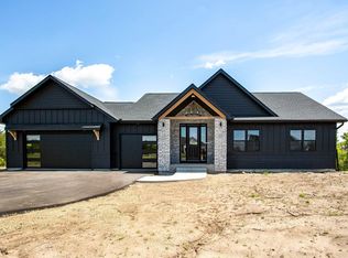 1213 54th St, Hudson, WI 54016