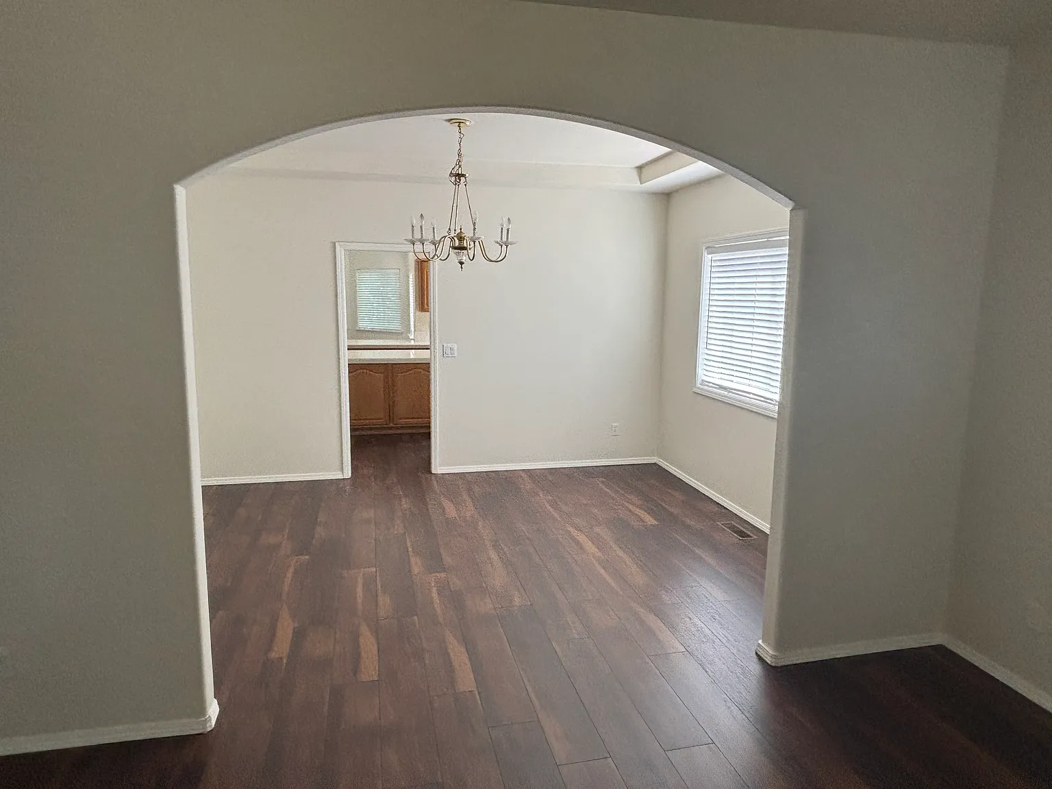 5 bed, 2.5 bath, 3052 sqft, $3,195 — Photo 4