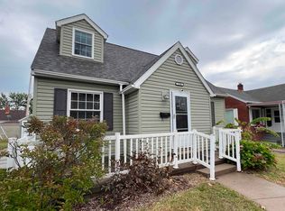 1328 W Circle Rd, Peoria, IL 61604