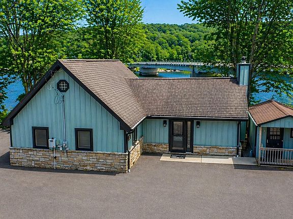 3rd image of 48 Stone Tavern Ln #2