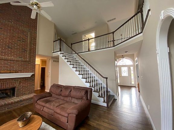 3rd image of 1109 Chetford Dr