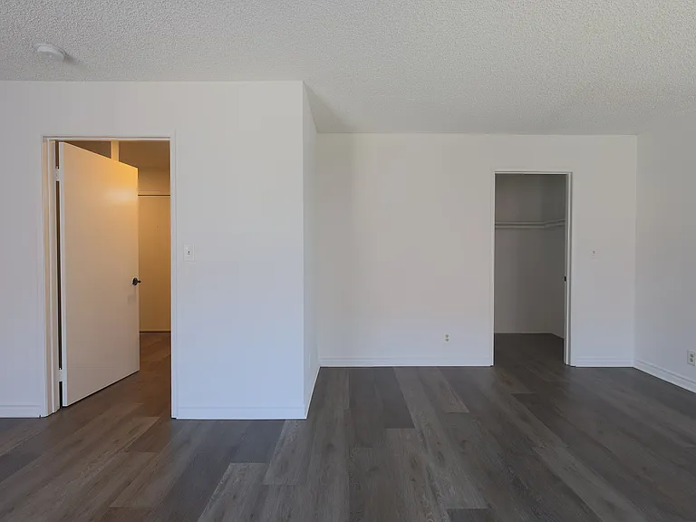 909 Irolo St — Photo 15