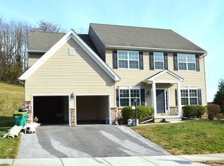 15 Larch Ln, Enola, PA 17025