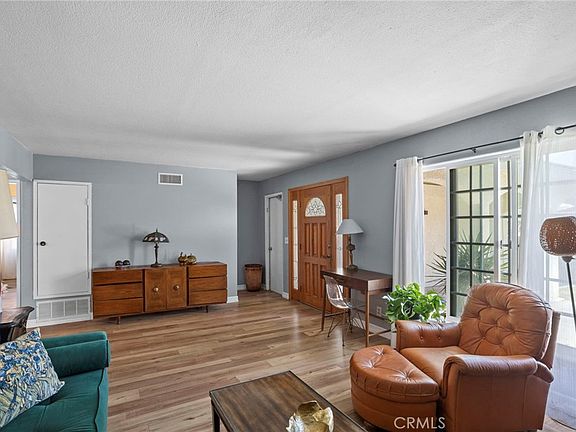 4th image of 24509 Ravenna Ave