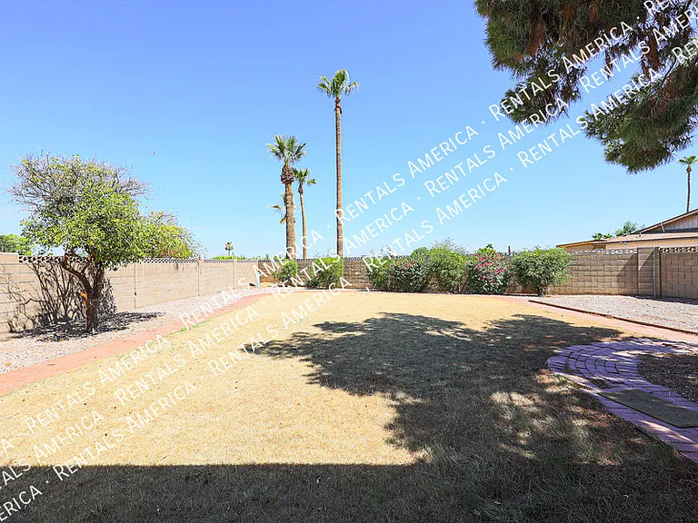 1360 W Esplanade St — Photo 31