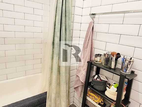 4th image of 1085 Lafayette Ave #3A