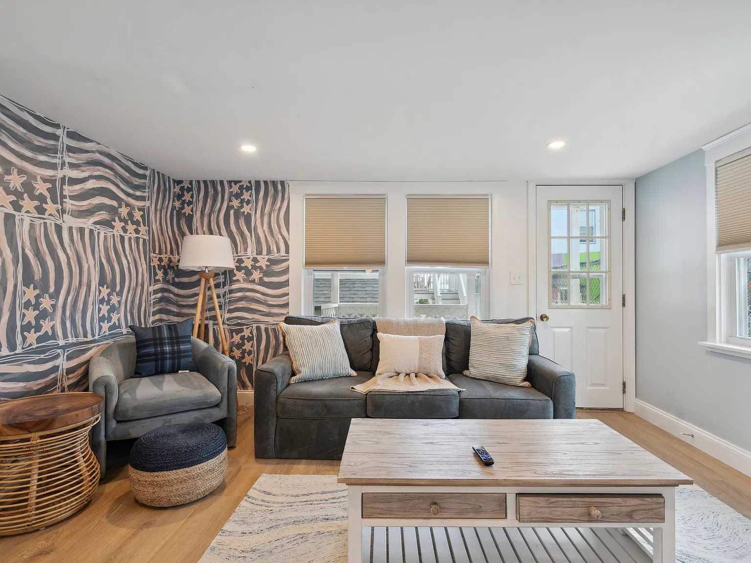 61 Ocean Blvd — Photo 2