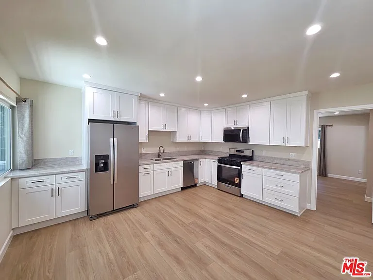 1449 Butler Ave #3 — Photo 2