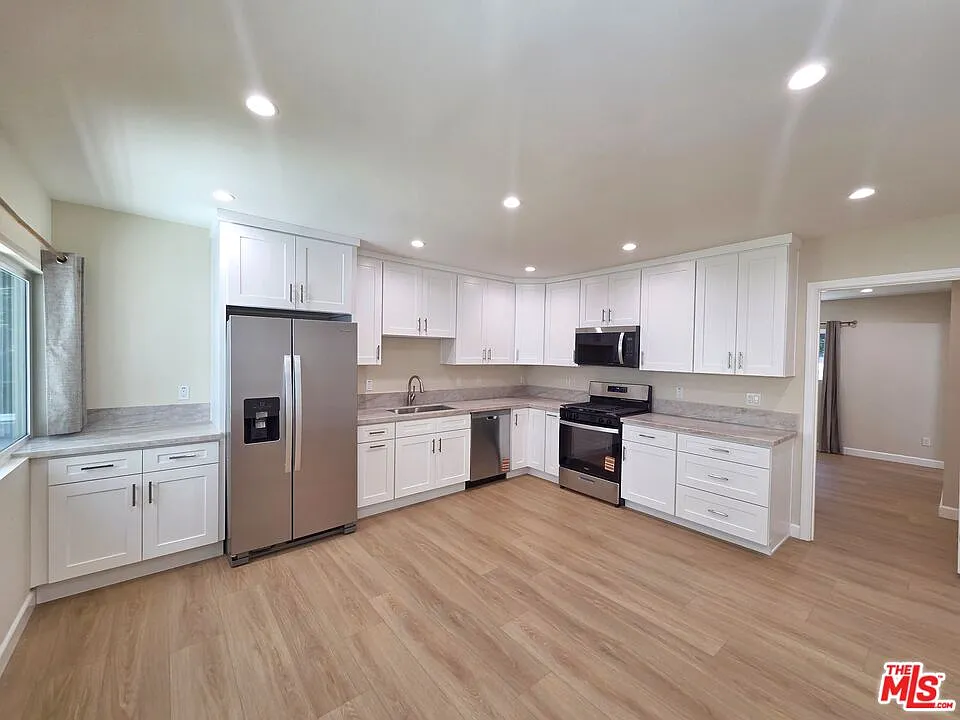 Building Photo - 1449 Butler Ave #3