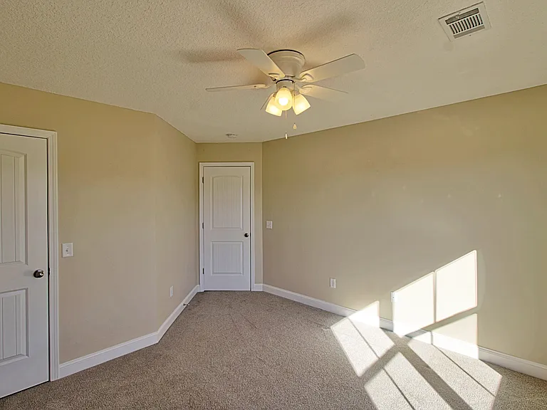 326 Fairview Cir — Photo 17