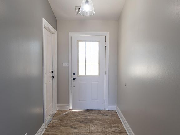 3rd image of 709 E Terrill Rd