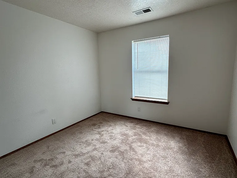 1454 33rd Cir SE — Photo 7